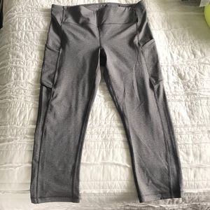 Lululemon gray crop leggings.